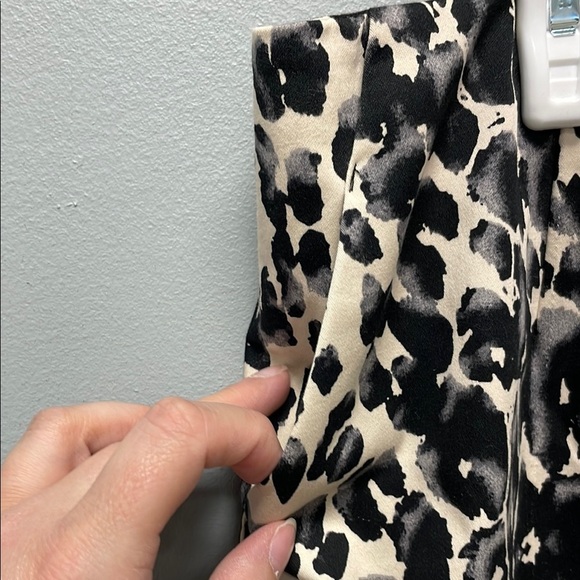 EUC Massimo Stretch Size 4 Leopard Print  Pencil Skirt with Pockets - Picture 3 of 6